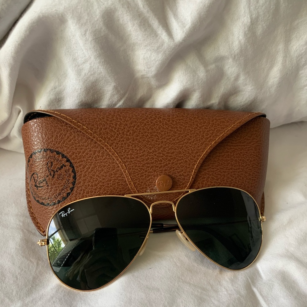 RAY BAN CLASSIC AVIATOR SUNGLASSES!